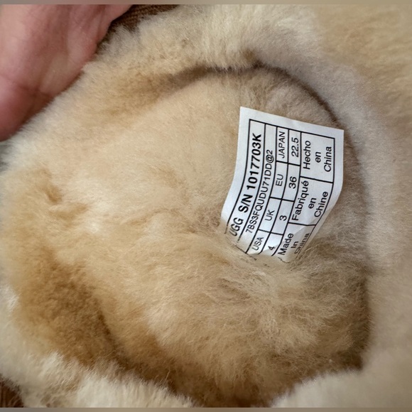 ✨ SOLD ✨UGG | Classic Short II Boots | Chestnut - Picture 6 of 9